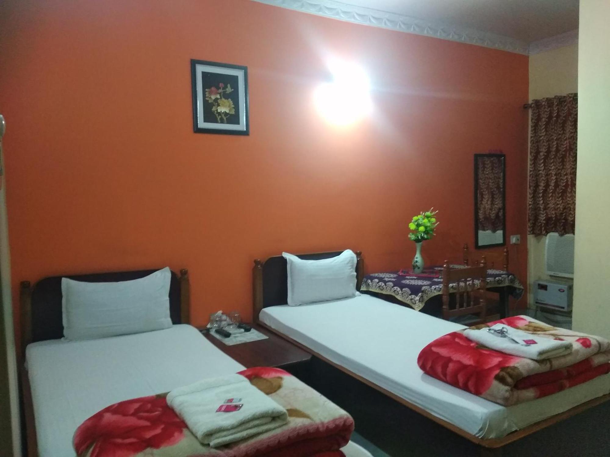 Hotel Chandrakala Regency 300 Meters From Dhanbad Railway Exteriör bild