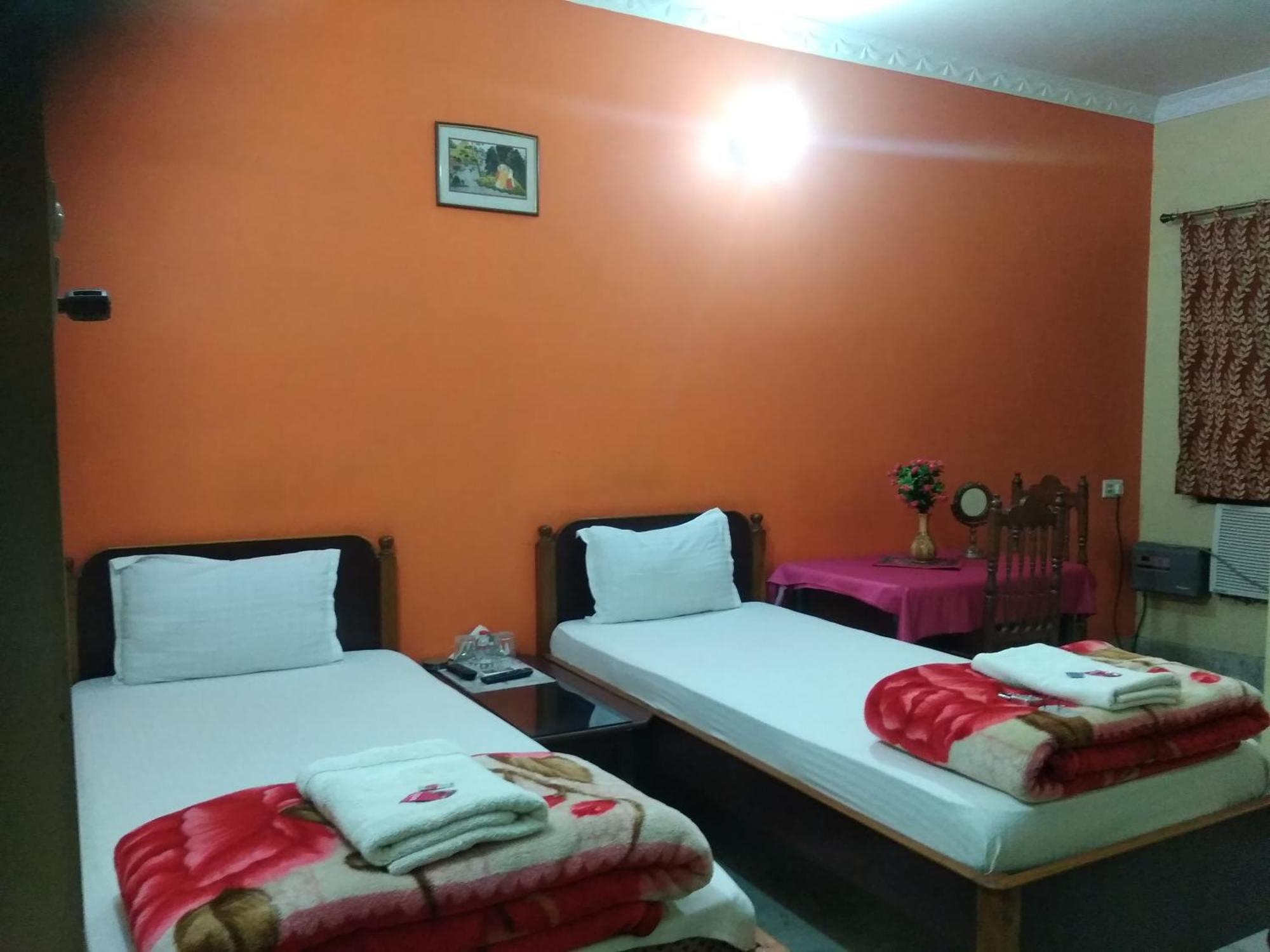 Hotel Chandrakala Regency 300 Meters From Dhanbad Railway Exteriör bild